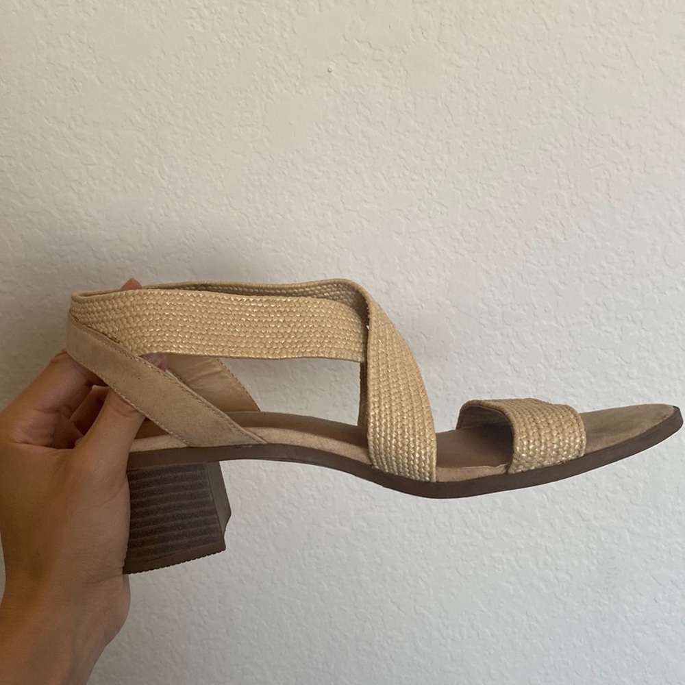 12 THOMPSON NUDE HEELS